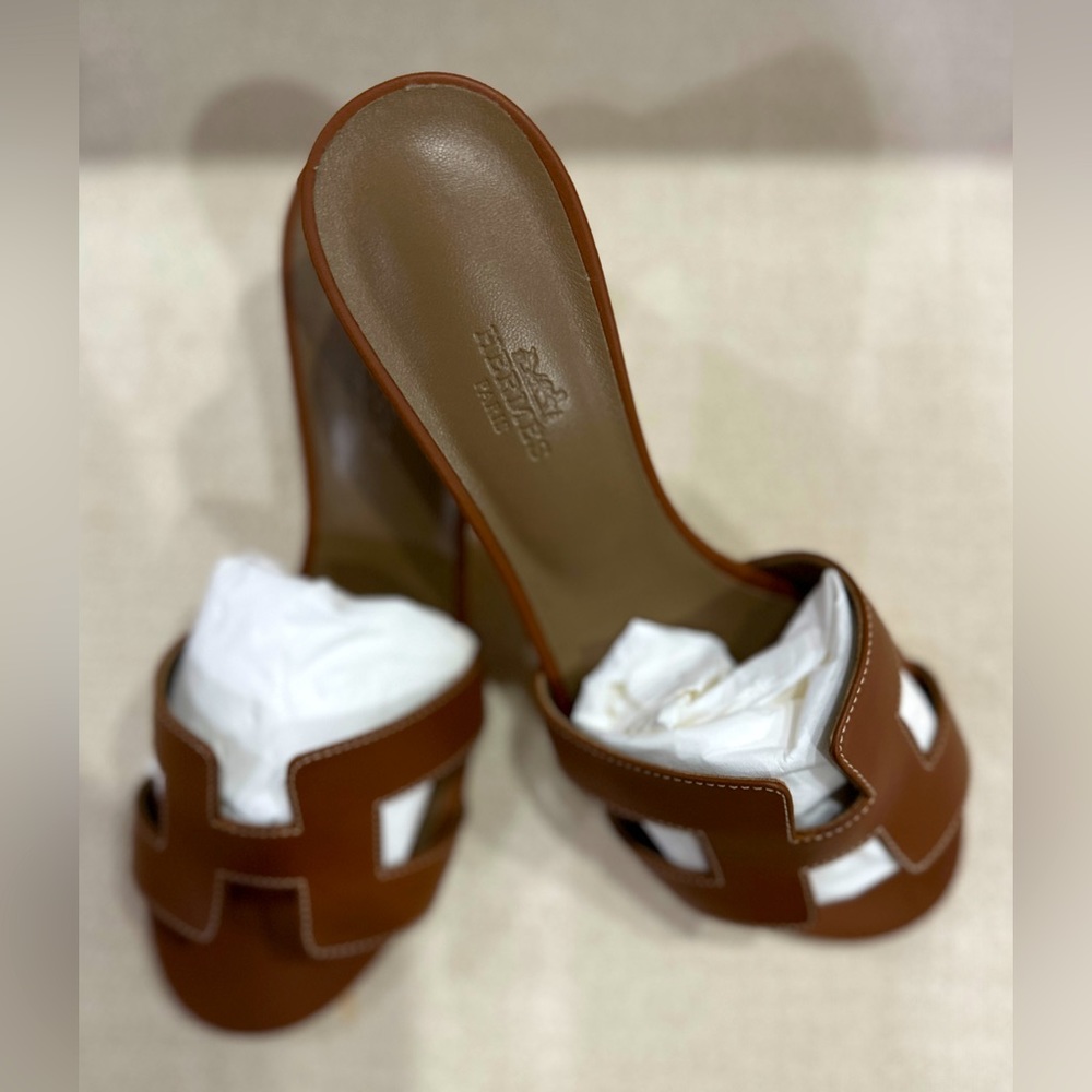 Brand new gold oasis sandals size 8.5